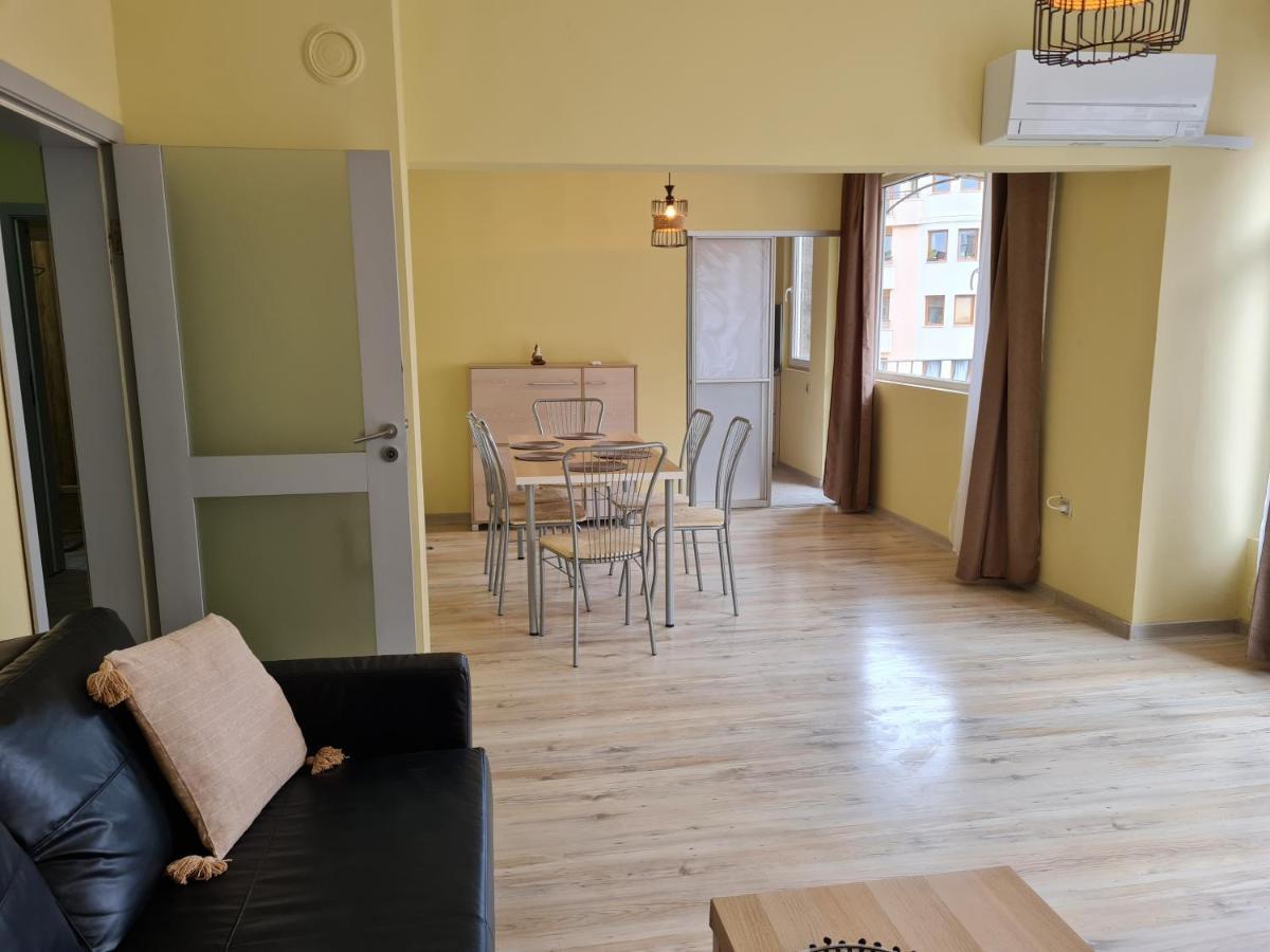 Spacious Apartment "Sunny Sofia" In The Heart Of Varna City Esterno foto